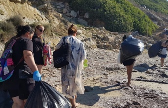 TUFAD, Dipkarpaz vıew otel sahilinde çevre temizliği yaptı