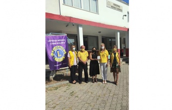 Lefkoşa Merkez Lions Kulübü’nden Karşıyaka Merkez İlkokulu ile  Lapta Belediyesi’ne bağış