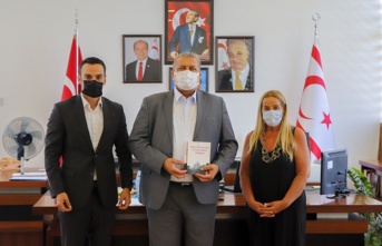 Rauf Raif Denktaş Vakfı Gazimağusa Belediye Başkanı Arter’i ziyaret etti