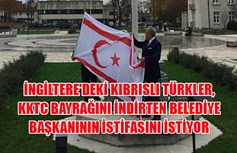 İngiltere'deki Kıbrıslı Türkler, KKTC bayrağını indirten belediye başkanının istifasını istiyor
