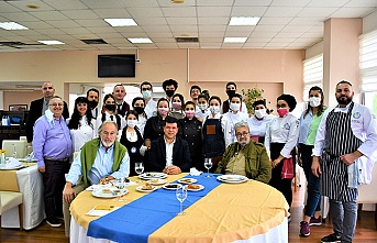Ünlü Gurmeler Mehmet Yaşin İle Teoman Hünal DAÜ Turizm Fakültesi Tower Restorant’ta Kıbrıs yemeklerini tattı