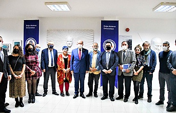 Yüzleşme isimli çağdaş Mağusa gravürleri sergisi Cumhurbaşkanı Ersin Tatar tarafından DAÜ’de açıldı