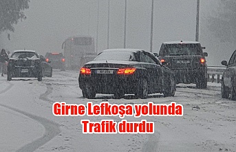 Girne Lefkoşa yolunda trafik durdu