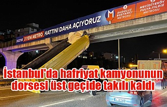 İstanbul'da hafriyat kamyonunun dorsesi üst geçide takılı kaldı