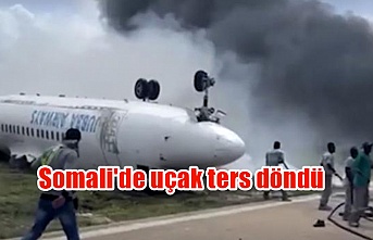 Somali'de uçak ters döndü