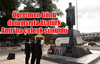 Öğretmen Günü dolayısıyla Atatürk Anıtı’na çelenk sunuldu