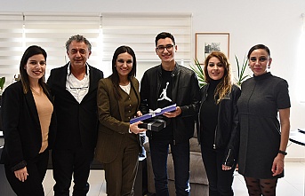 DAÜ Halkla İlişkiler ve Reklamcılık Bölümü öğrencisi Ata Özdemir uluslararası forma tasarımı yarışmasında birinci oldu