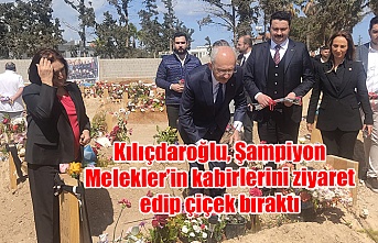 Kılıçdaroğlu, Şampiyon Melekler’in kabirlerini ziyaret edip çiçek bıraktı