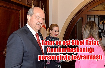 Tatar ve eşi Sibel Tatar, Cumhurbaşkanlığı personeliyle bayramlaştı