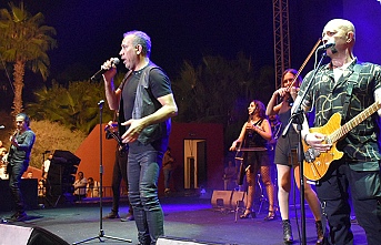 Haluk Levent, "Şampiyon Melekler" için Girne Amfitiyatro’da konser verdi