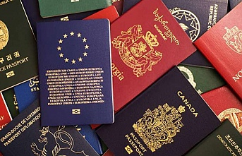 Sahte pasaportla yurtdışına çıkmak isteyen iki kişi tutuklandı