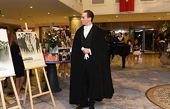 Ulu Önder Mustafa Kemal Atatürk’ün gölgesinde vals gösterisi