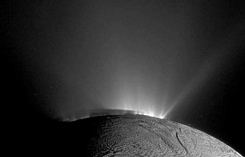 Satürn'ün uydusunda hidrojen siyanür bulgusuna rastlandı