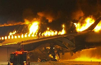 Japonya’nın başkenti Tokyo’da yolcu uçağı yandı