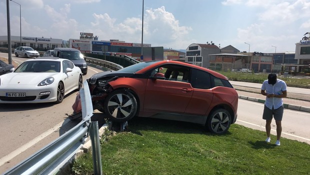 Bursasporlu Sercan Yıldırım, kaza yaptı!