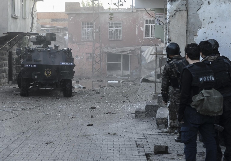 Diyarbakır'da 2 Şırnak'ta 1 asker şehit