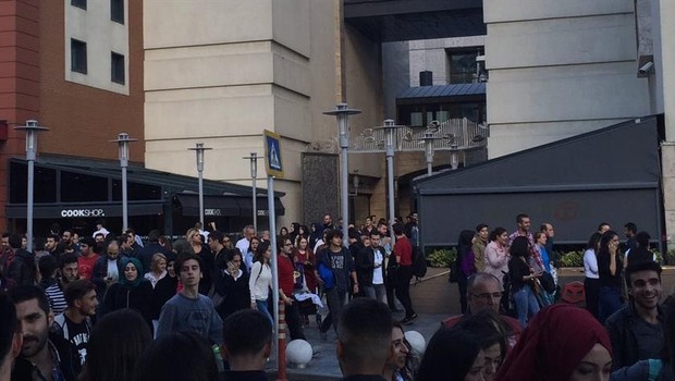 İstanbul'da alarm paniği! AVM boşaltıldı