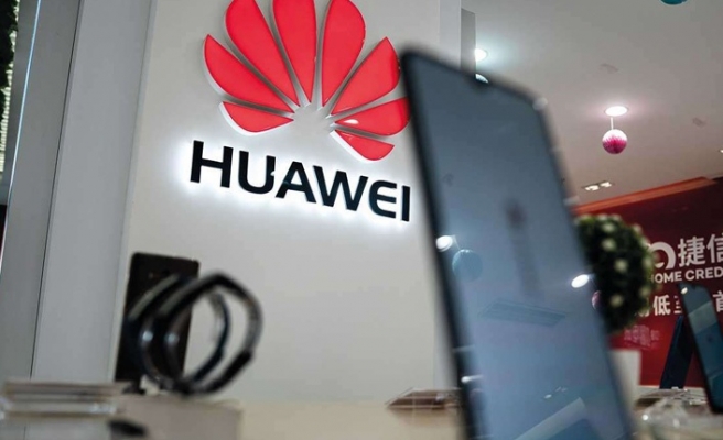 Google, Huawei'nin iki 'bomba' telefonunu listeden çıkardı