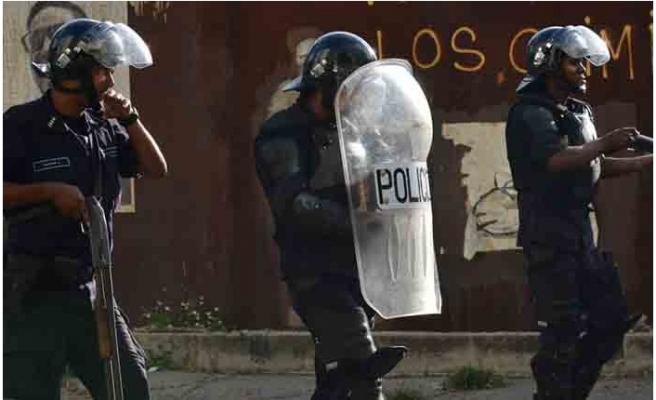 Mahkumlar ve polis çatıştı: 23 ölü