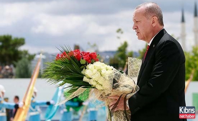 15 Temmuz için ilk tören…  Erdoğan çiçek bıraktı