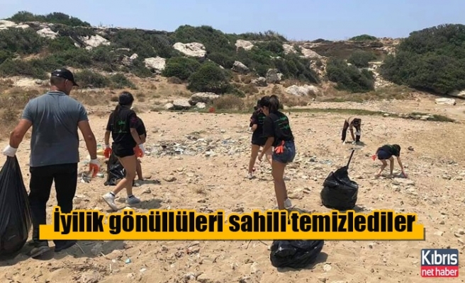 İyilik gönüllüleri sahili temizlediler