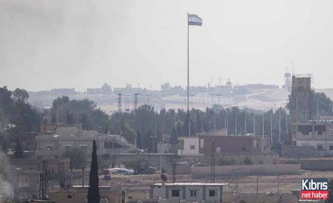 Tel Abyad'ın batısına SMO bayrağı asıldı