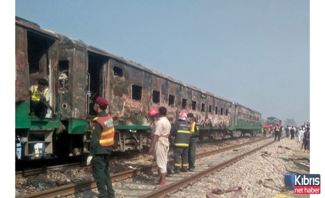 Yolcu treni alev aldı: 62 ölü