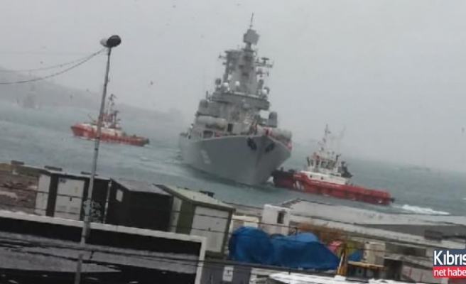 Rus savaş gemisi, İstanbul Boğazı'nda sürüklendi