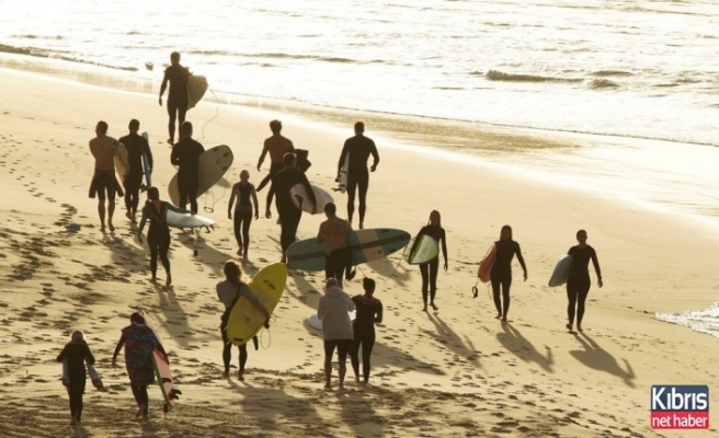 Avustralya’nın ünlü Bondi Plajı yeniden açıldı