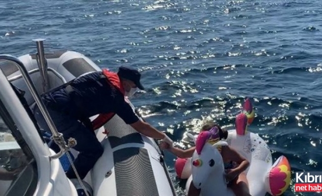 İzmir'de denizde sürüklenen 2 çocuk kurtarıldı