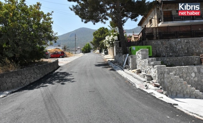 Girne Belediyesi asfaltlama çalışmalarına devam ediyor