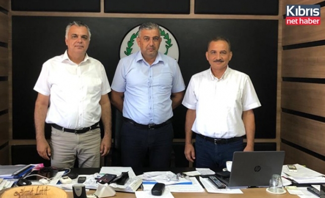 Yakın Doğu Koleji Yetkilileri, Akdoğan ve Beyarmudu Belediye Başkanlarını ziyaret etti