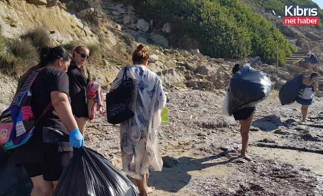TUFAD, Dipkarpaz vıew otel sahilinde çevre temizliği yaptı