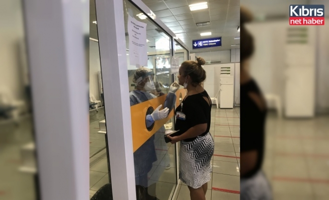 Sağlık Bakanlığı, T&T Ercan Havalimanı’nda çalışan personele koronavirüs salgınına karşı PCR testi yaptı
