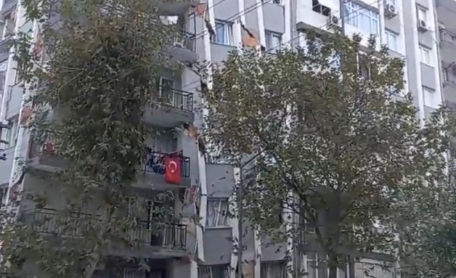 İzmir'de Binanın Yıkılma Anı!