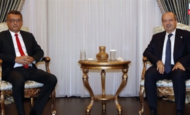 Cumhurbaşkanı Tatar, hükümeti kurma görevini Erhürman'a verdi
