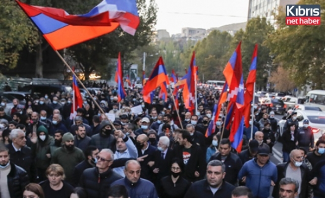Ermenistan'da Paşinyan'ın istifası için protestolar sürüyor