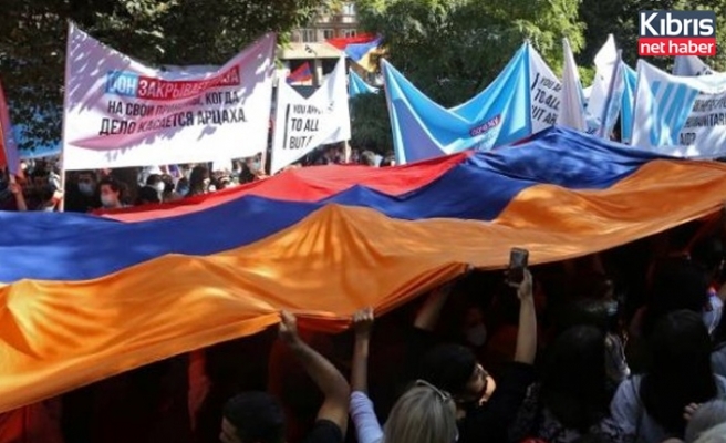Ermenistan'da Paşinyan karşıtı protestocular yolları kapattı