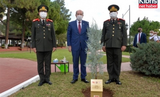 Cumhurbaşkanı Tatar, komutanları ziyaret etti