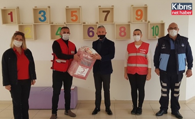 Kuzey Kıbrıs Türk Kızılayı İskele şubesi’nden İskele okullarına bağış