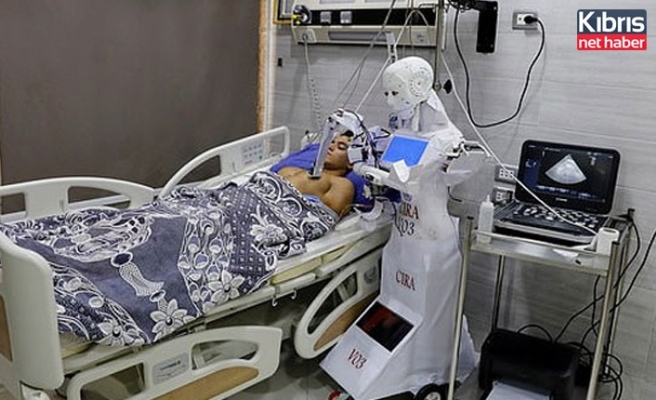 Mısır’da hastanede Covid-19 hastalarına Cira-03 isimli robot bakıyor