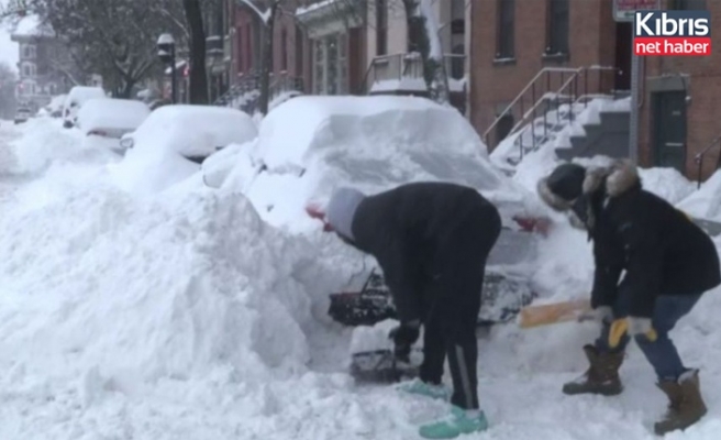 New York son yılların en şiddetli kar fırtınasının etkisi altında