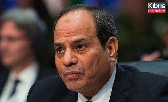 Sisi'nin kurşun geçirmez camın ardından konuşması alay konusu oldu