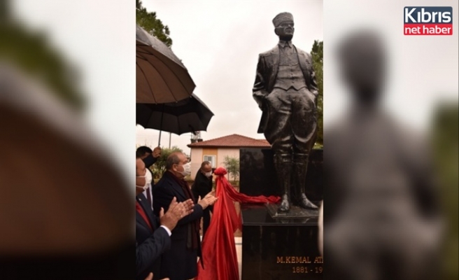 Yenilenen Atatürk büstü törenle açıldı