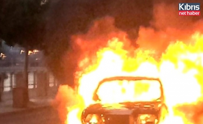 Dipkarpaz'da park halindeki arabayı yaktılar