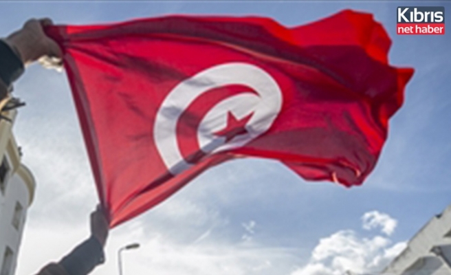 Tunus bu kez devletin zirvesinde cumhurbaşkanı ile başbakan arasındaki krizin ortasında kaldı