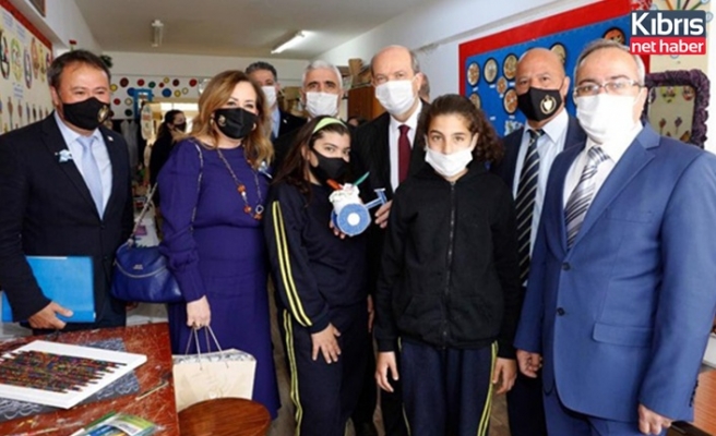 Cumhurbaşkanı Tatar ve Eşi, Lefkoşa Özel Eğitim ve İş Eğitim Merkezi’ni ziyaret etti