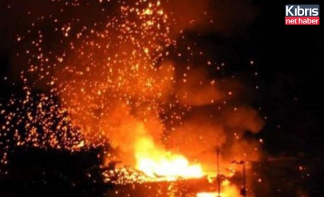 Dilekkaya'da elektrik prizinin kısa devre yapması sonucu yangın çıktı