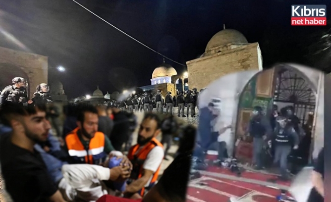 İsrail polisi Mescid-i Aksa’da cemaate saldırdı
