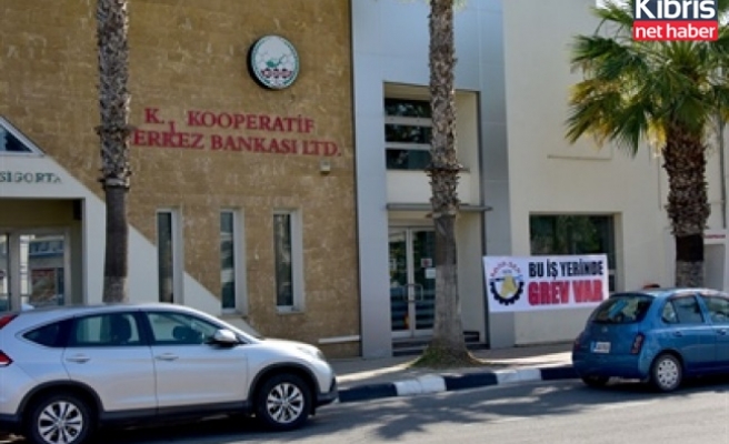 KOOP-SEN Kıbrıs Türk Kooperatif Merkez Bankası'nın tüm şubelerinde bugün grevde